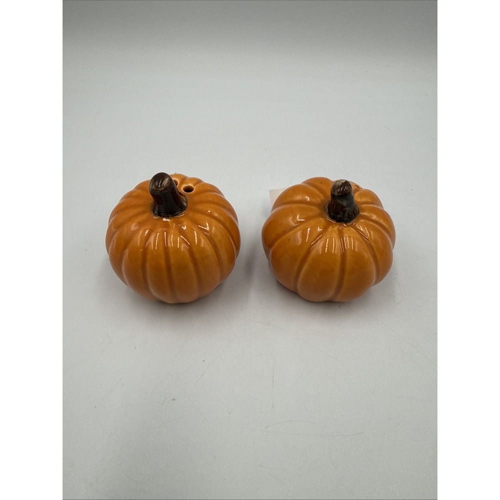 Cracker Barrel Halloween Pumpkin Jack-O'-Lantern Mini Salt & Pepper Shaker 2026$ - Picture 3 of 5